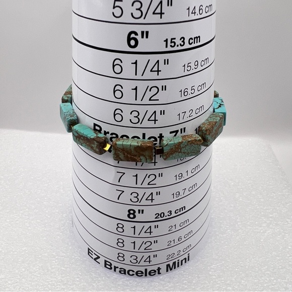 Turquoise with gold tone spacer beads stretch cord bracelet - Picture 4 of 8